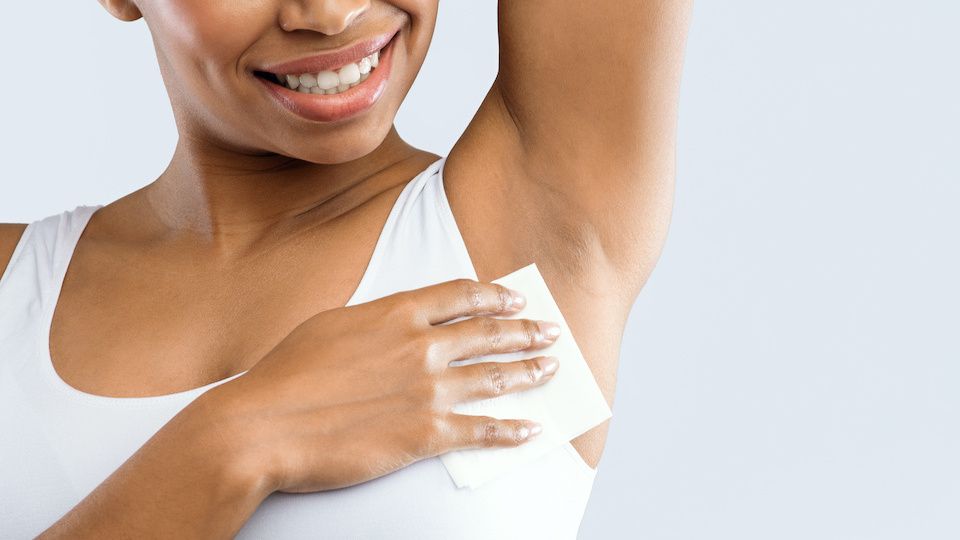 5 Reasons to Stop Wearing Deodorant (and How to Stop Body Odor Without It)